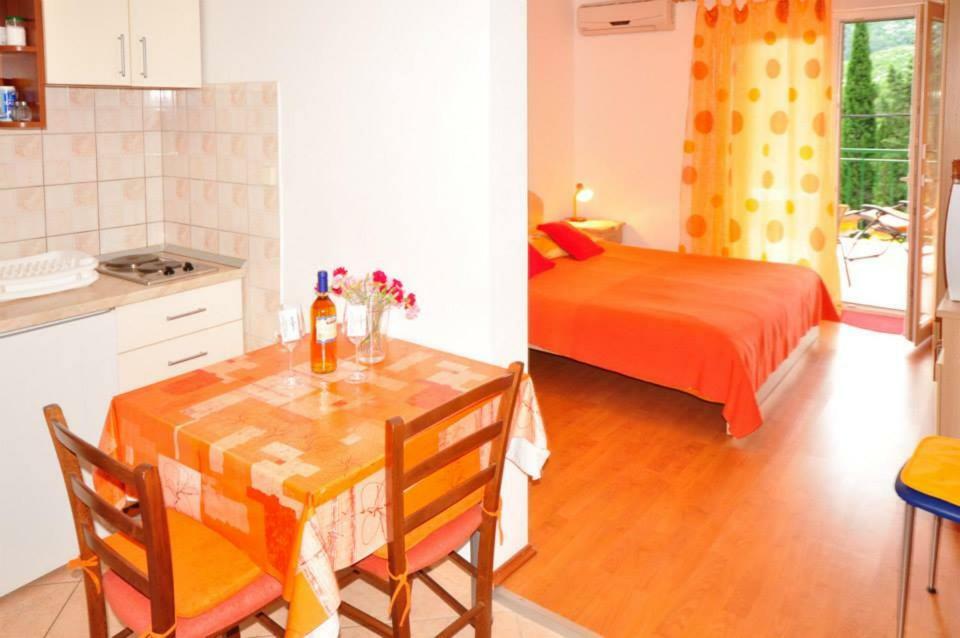 Apartments Franic Ploce  Ngoại thất bức ảnh